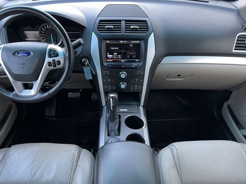 Used 2013 Ford Explorer XLT image 35