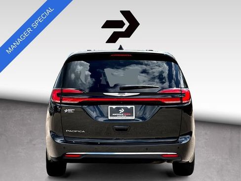Used 2023 Chrysler Pacifica Touring-L FWD image 7