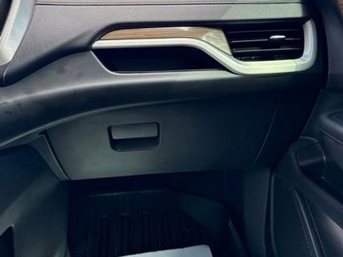 Used 2020 GMC Terrain SLE w/ Driver Convenience Package FWD image 11