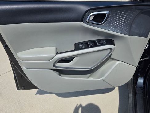 Used 2023 Kia Soul LX image 24