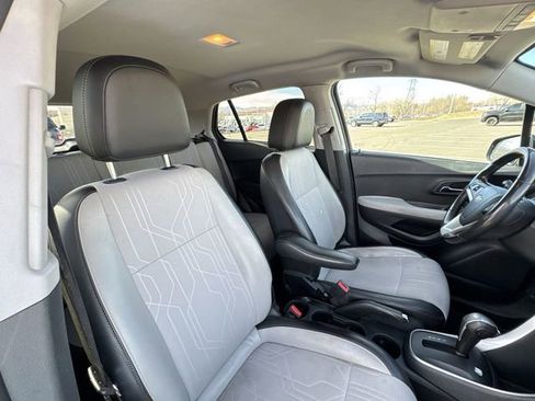 Used 2020 Chevrolet Trax LT w/ LT Convenience Package image 27