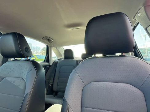 Used 2025 Volkswagen Jetta SE image 11