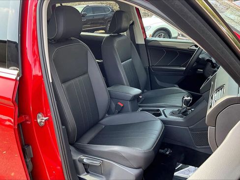 Certified 2023 Volkswagen Tiguan SE w/ Panoramic Sunroof Package image 8