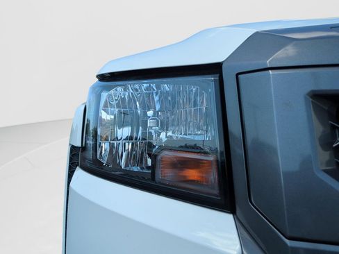 Used 2025 Nissan Frontier SV image 10