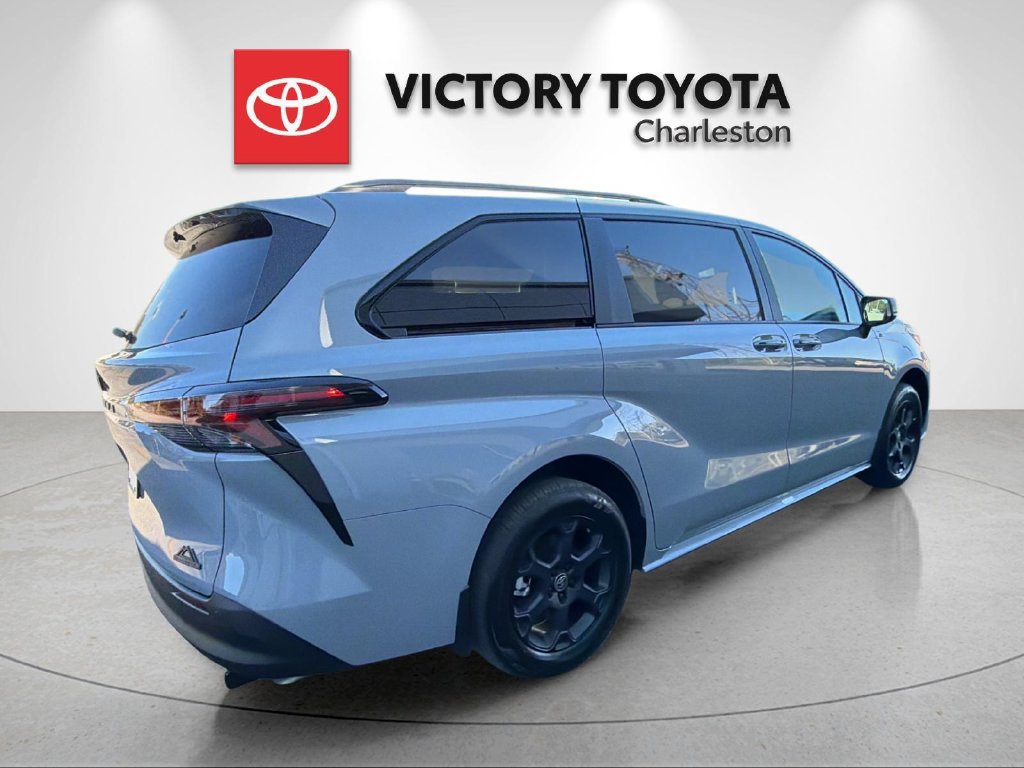 New 2026 Toyota Sienna XLE Woodland Edition AWD/4WD image 7
