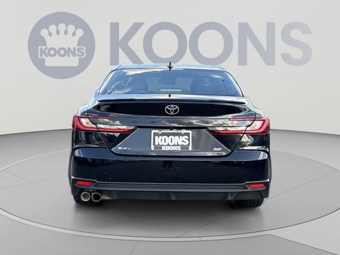 Used 2025 Toyota Camry SE FWD image 5