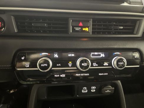 Used 2023 Honda Pilot Touring image 19