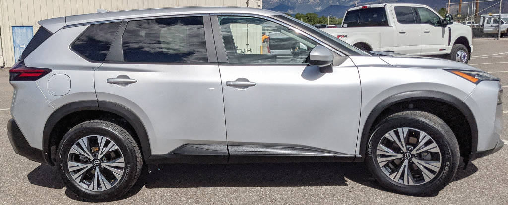 Used 2023 Nissan Rogue SV AWD/4WD image 2