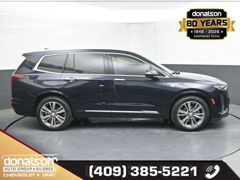 Used 2022 Cadillac XT6 Premium Luxury image 2