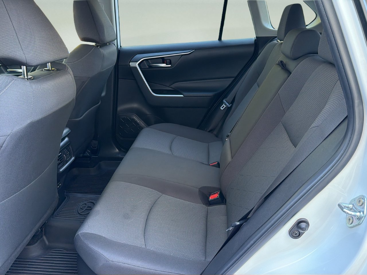 Used 2025 Toyota RAV4 XLE AWD/4WD image 13