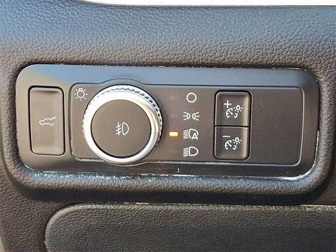 Certified 2022 Ford Explorer XLT w/ Equipment Group 202A image 23