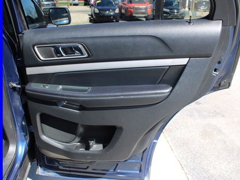 Used 2016 Ford Explorer XLT w/ Equipment Group 202A AWD/4WD image 26