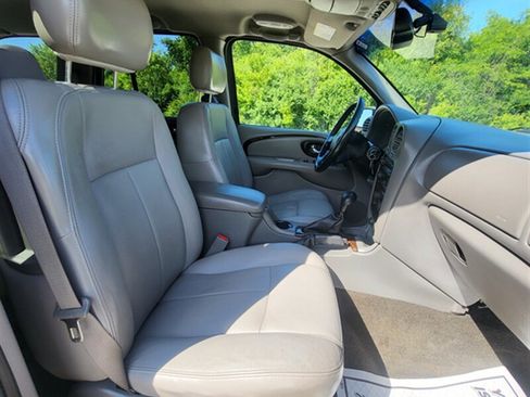 Used 2004 Buick Rainier CXL w/ Convenience Package AWD/4WD image 17