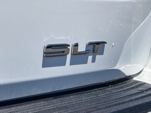 Used 2023 GMC Yukon SLT AWD/4WD image 11