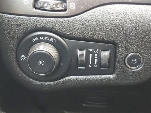 Used 2021 Jeep Cherokee Trailhawk w/ Comfort & Convenience Group image 20