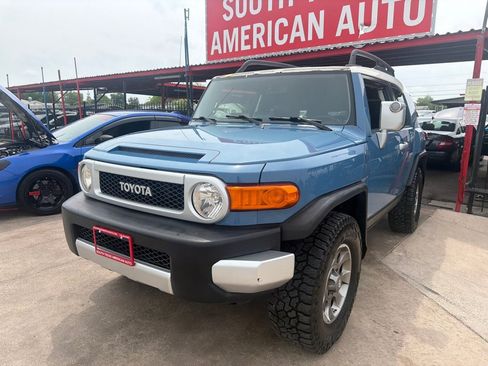 Used 2012 Toyota FJ Cruiser 4WD w/ Upgrade Pkg image 3