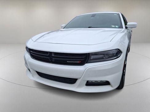 Used 2017 Dodge Charger SXT w/ AWD Plus Group image 4