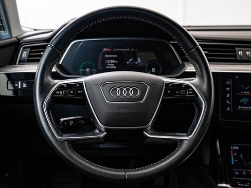 Used 2021 Audi e-tron Premium Plus w/ Premium Plus Package AWD/4WD image 41