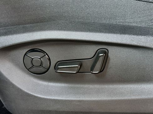 Certified 2025 Volkswagen Tiguan SE R-Line AWD/4WD image 18