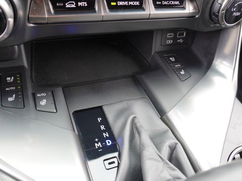 Used 2024 Lexus LX 600 4WD w/ Luxury Package image 19