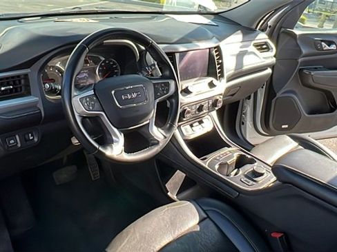 Used 2023 GMC Acadia SLT image 16