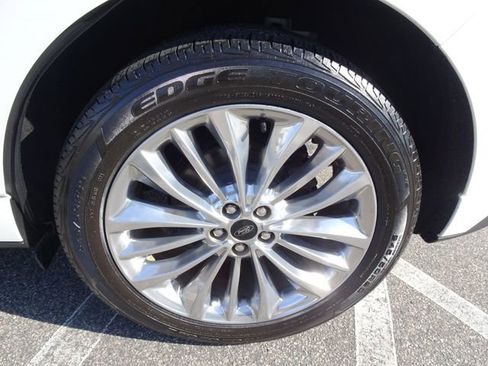 Used 2020 Ford Edge Titanium w/ Equipment Group 301A AWD/4WD image 39