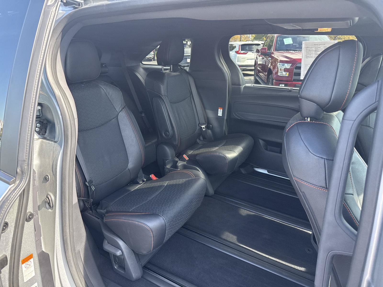 Used 2024 Toyota Sienna XSE w/ XSE Premium Package FWD image 23