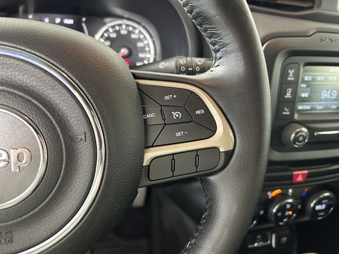 Used 2015 Jeep Renegade Latitude w/ Popular Equipment Group FWD image 15
