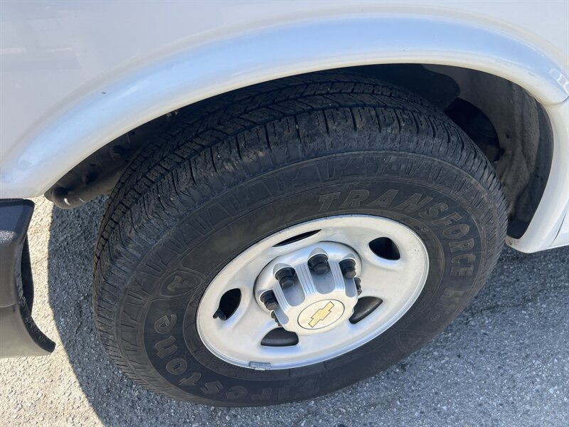 Used 2014 Chevrolet Express 2500 RWD image 22