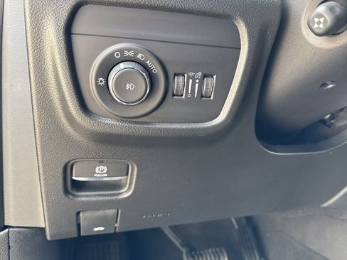 Used 2023 Jeep Grand Cherokee Overland w/ Luxury Tech Group IV AWD/4WD image 24