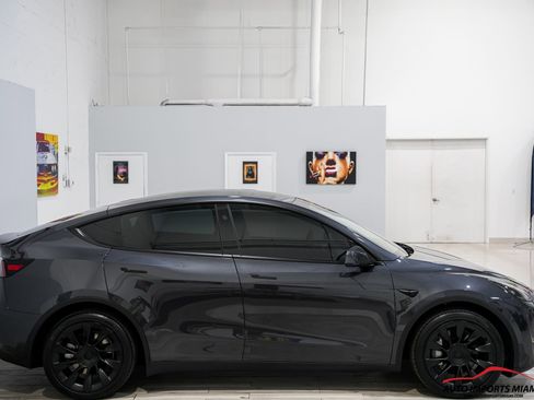 Used 2024 Tesla Model Y Long Range AWD/4WD image 24