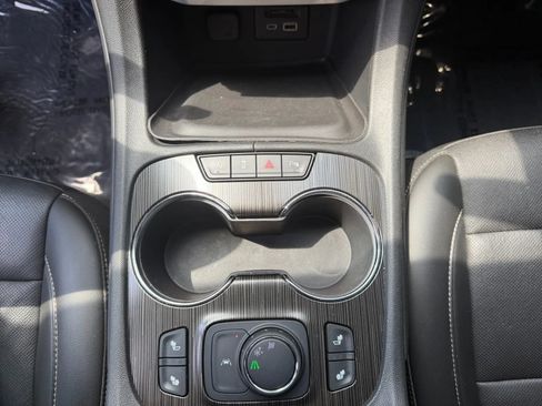 Used 2021 GMC Acadia SLT w/ LPO, Floor Liner Package FWD image 17