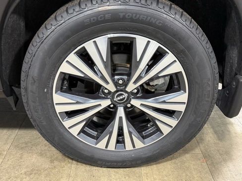 Used 2023 Nissan Rogue SV image 14