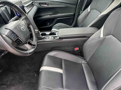 Used 2025 Toyota Camry SE image 12