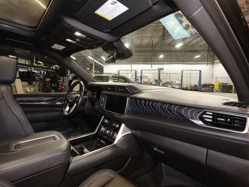 Certified 2023 GMC Yukon XL Denali w/ Advanced Technology Package AWD/4WD image 32