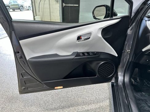 Used 2019 Toyota Prius XLE w/ Protection Package #3 AWD/4WD image 10