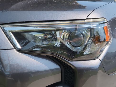 Used 2015 Toyota 4Runner SR5 AWD/4WD image 6