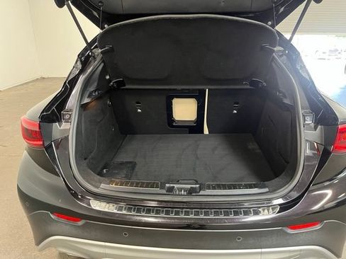 Used 2018 INFINITI QX30 Premium w/ Navigation Package AWD/4WD image 16