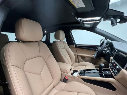 Used 2026 Porsche Macan image 18
