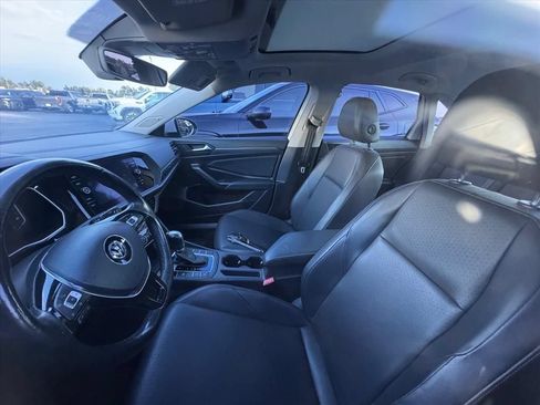 Used 2019 Volkswagen Jetta SEL w/ Cold Weather Package FWD image 8