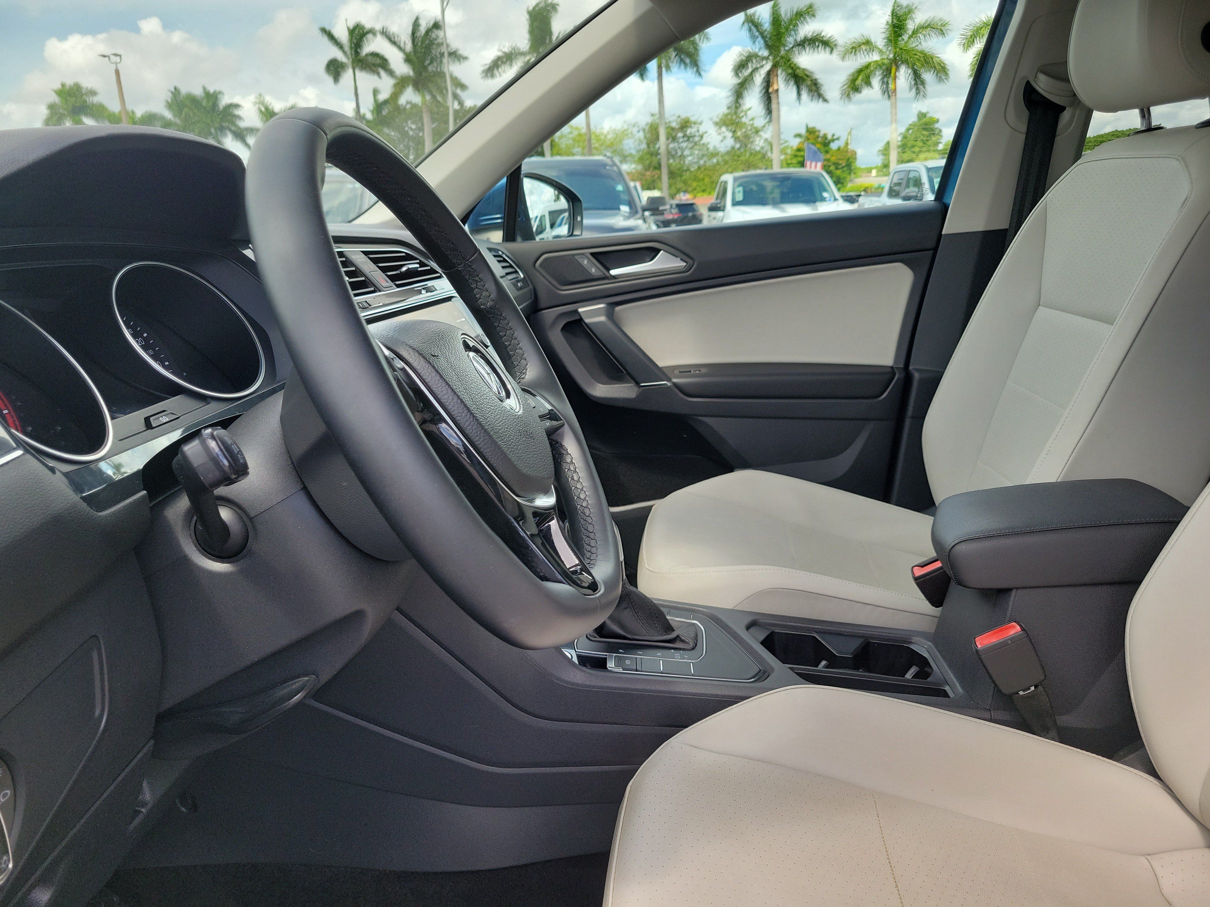Used 2020 Volkswagen Tiguan SE w/ Panoramic Sunroof Package FWD image 19