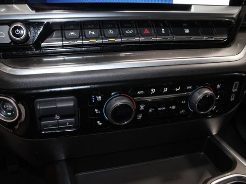Used 2025 Chevrolet Silverado 1500 High Country w/ High Country Premium Package AWD/4WD image 35