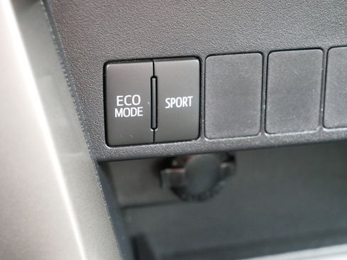 Used 2015 Toyota RAV4 LE image 33