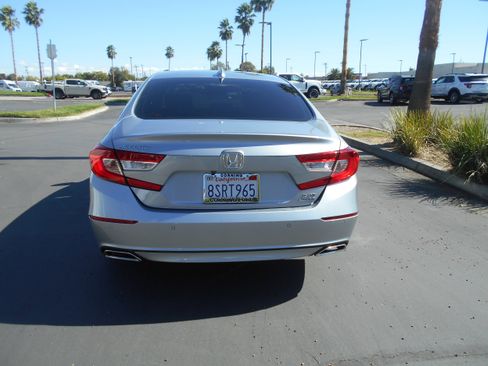 Used 2020 Honda Accord Touring image 4
