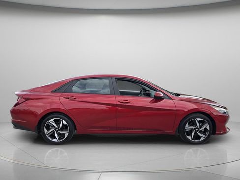 Used 2023 Hyundai Elantra SEL w/ Convenience Package FWD image 4