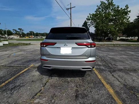 Used 2024 Mitsubishi Outlander SE Black Edition AWD/4WD image 4