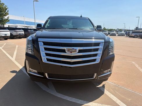 Used 2018 Cadillac Escalade Luxury AWD/4WD image 5