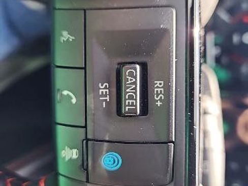 Certified 2025 Nissan Kicks SR image 17