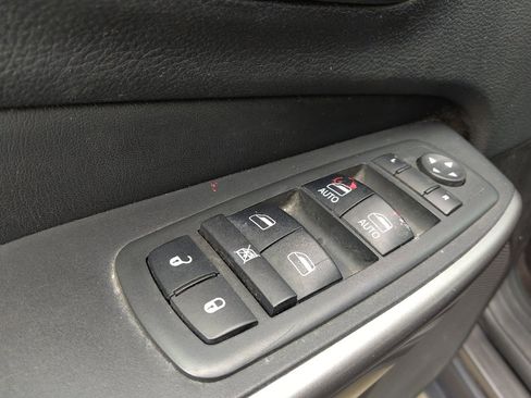 Used 2019 Jeep Cherokee Latitude Plus FWD image 27