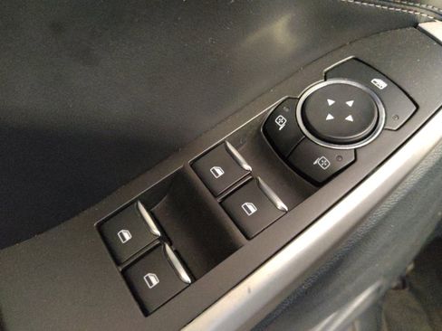 Used 2023 Ford Explorer XLT RWD image 27